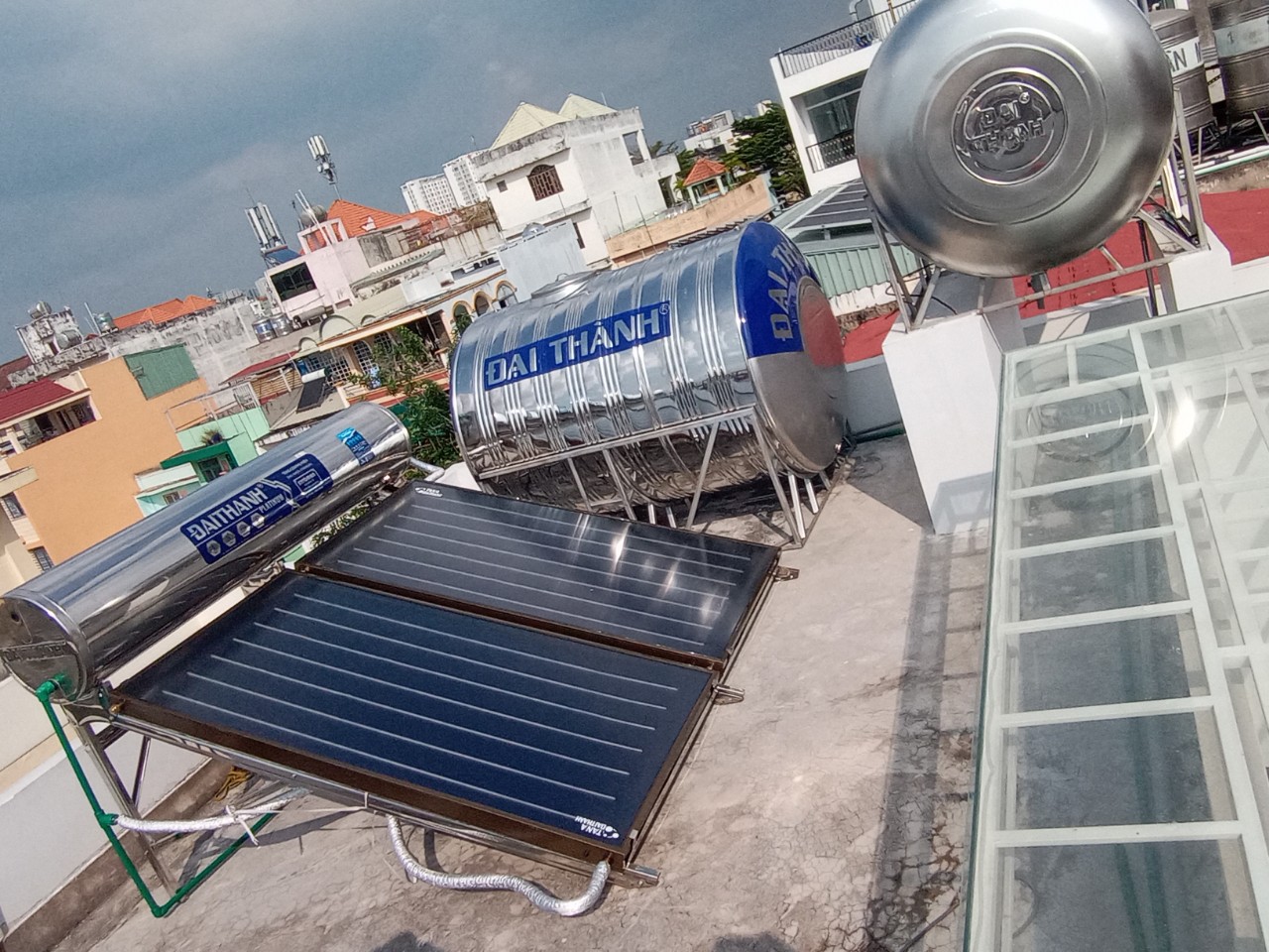 Máy nước nóng năng lượng mặt trời Đại Thành Tấm Phẳng Platinum